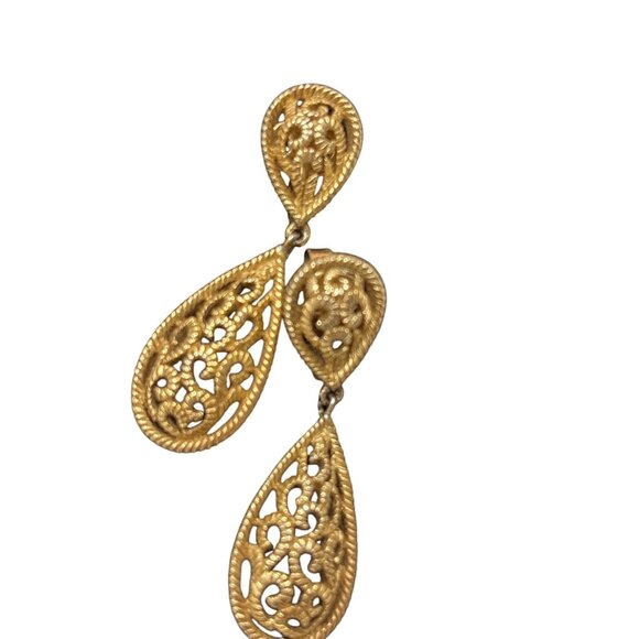 Vintage Trifari Gold-Tone Ornate Filigree Teardrop Clip Earrings Elegant Design - Picture 3 of 9